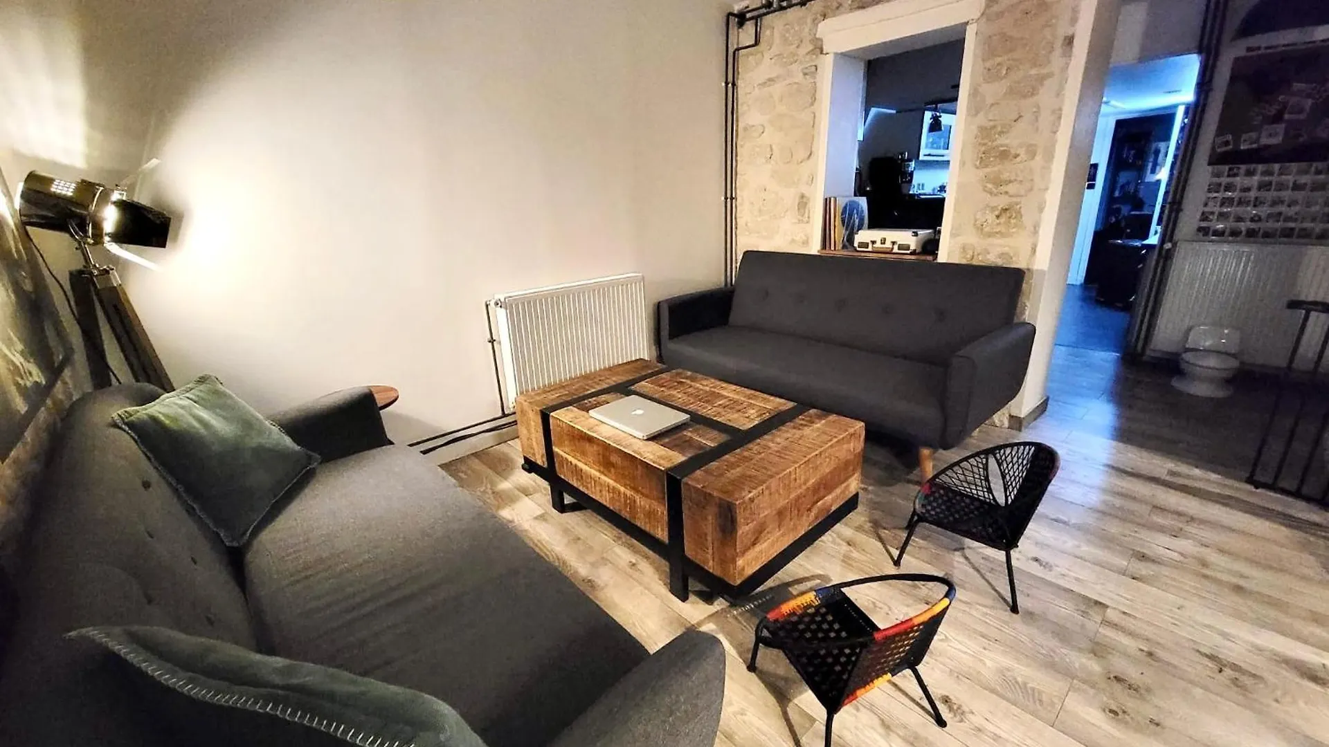 Comme Une Maison A Paris France
